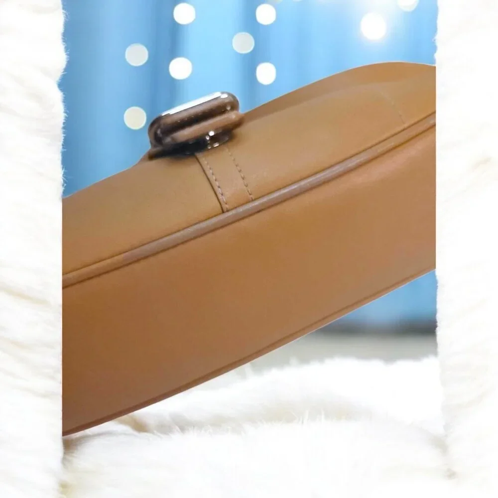 COACH Vintage Hampton Buckle Flap Bag Crossbody in brown/tan - Picture 11 of 11